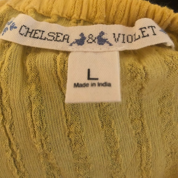 Chelsea and Violet top size large - Picture 4 of 4